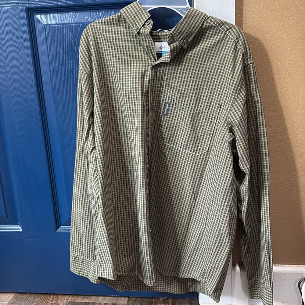 Columbia small button down shirt